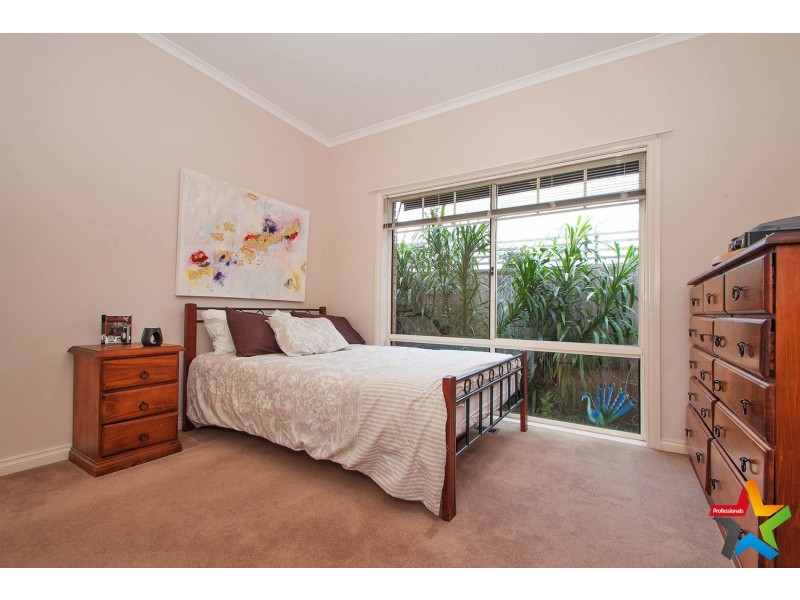 8a Swinburne Avenue, Mooroolbark VIC 3138