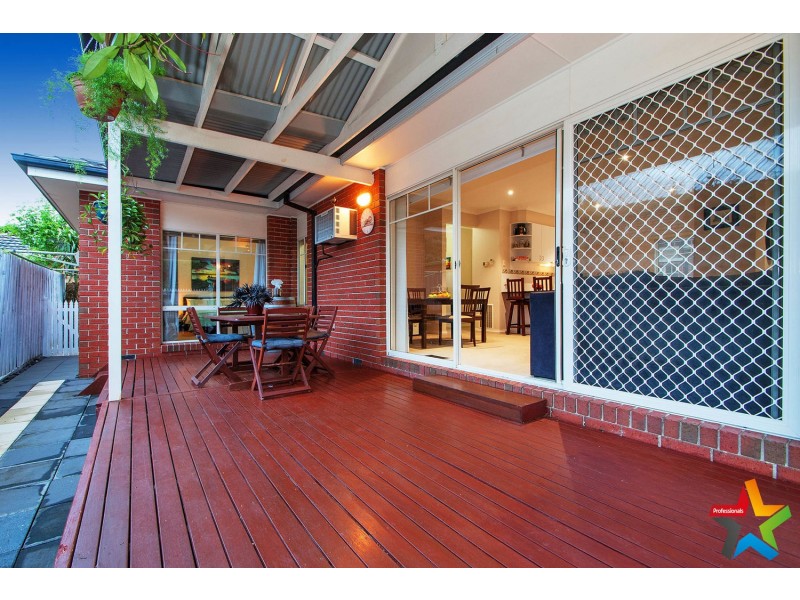 8a Swinburne Avenue, Mooroolbark VIC 3138