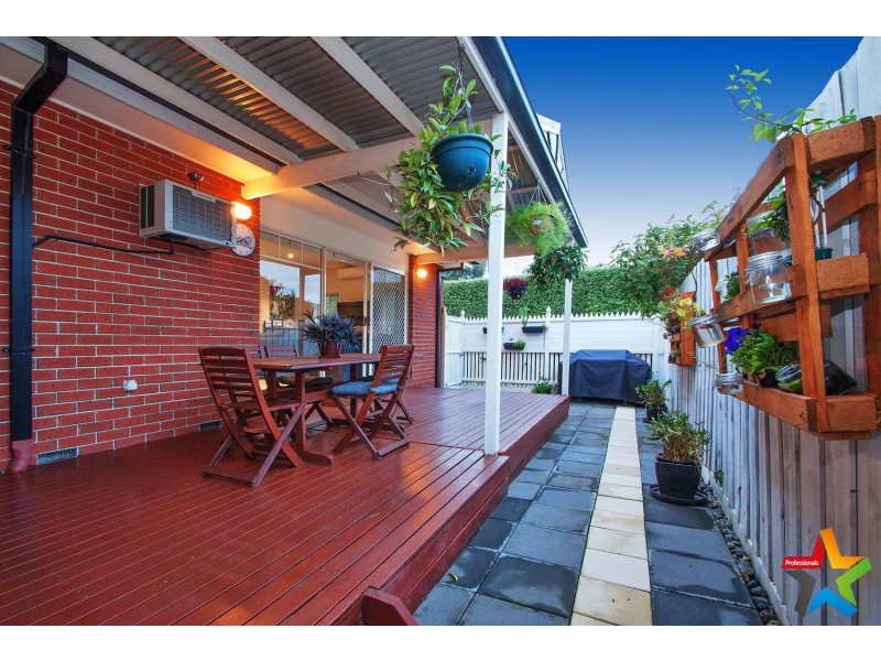 8a Swinburne Avenue, Mooroolbark VIC 3138