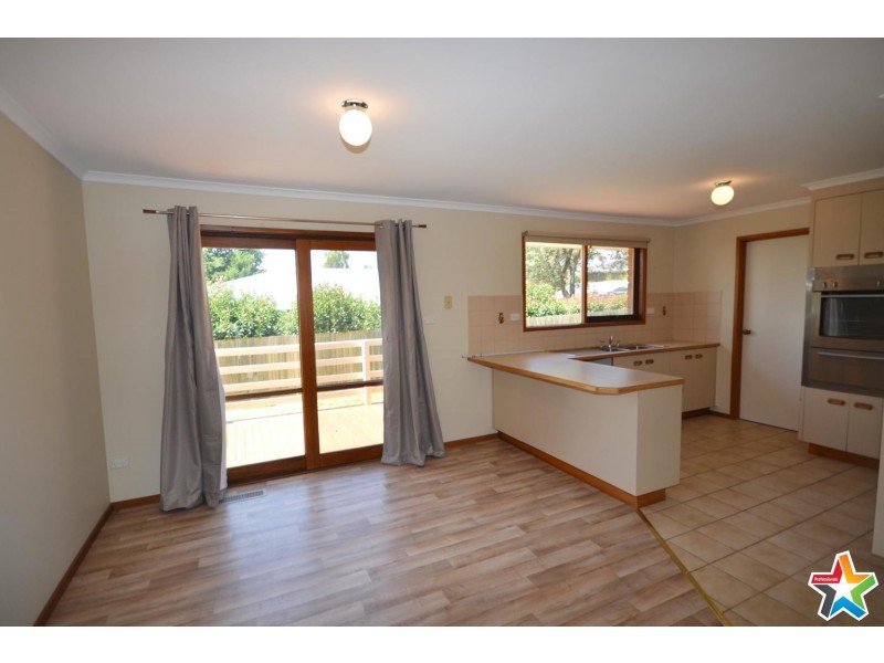 6/7 Read Road, Seville VIC 3139