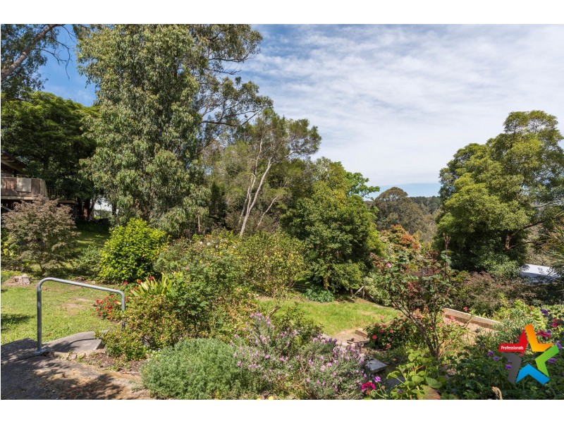 55 Johns Crescent, Mount Evelyn VIC 3796