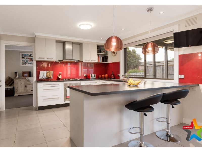 50 Savanna Drive, Mooroolbark VIC 3138