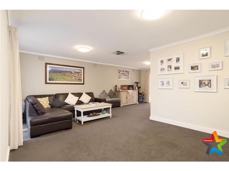 50 Savanna Drive, Mooroolbark VIC 3138