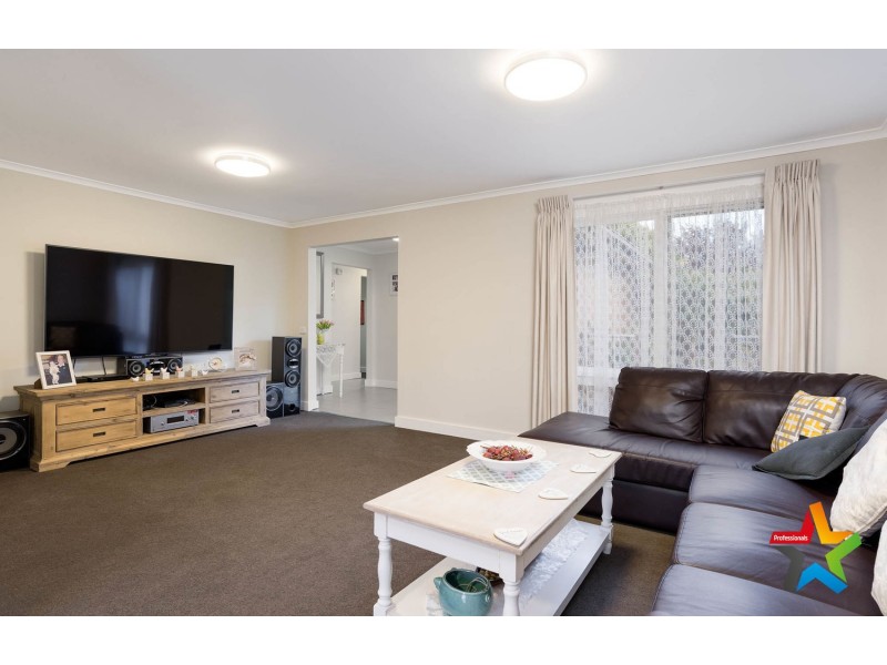 50 Savanna Drive, Mooroolbark VIC 3138