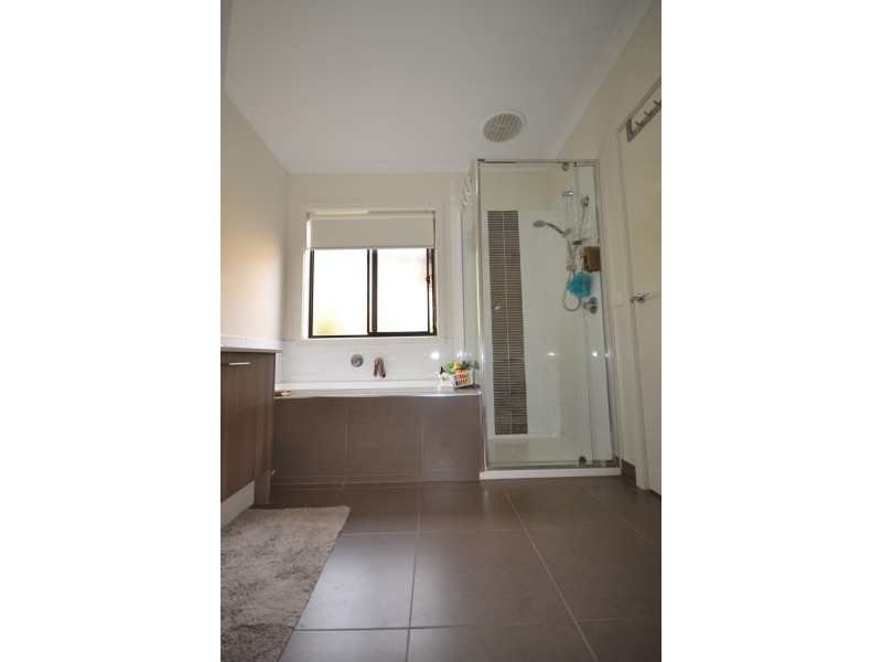 45 Tanika Circuit, Croydon VIC 3136