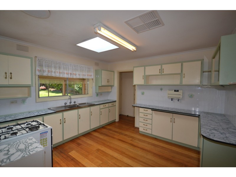 26 Croydondale Drive, Mooroolbark VIC 3138