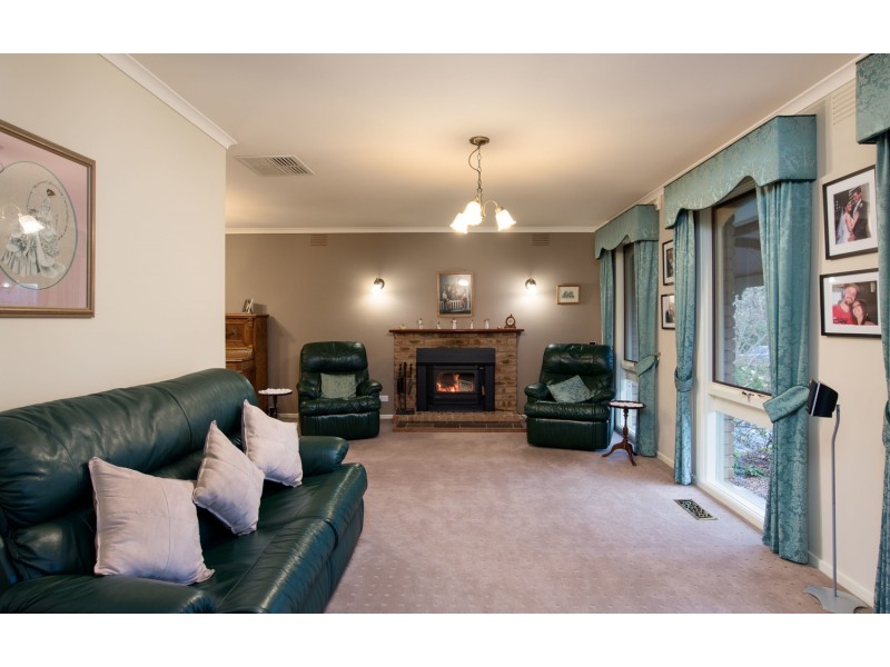 10 Kadina Court, Mooroolbark VIC 3138