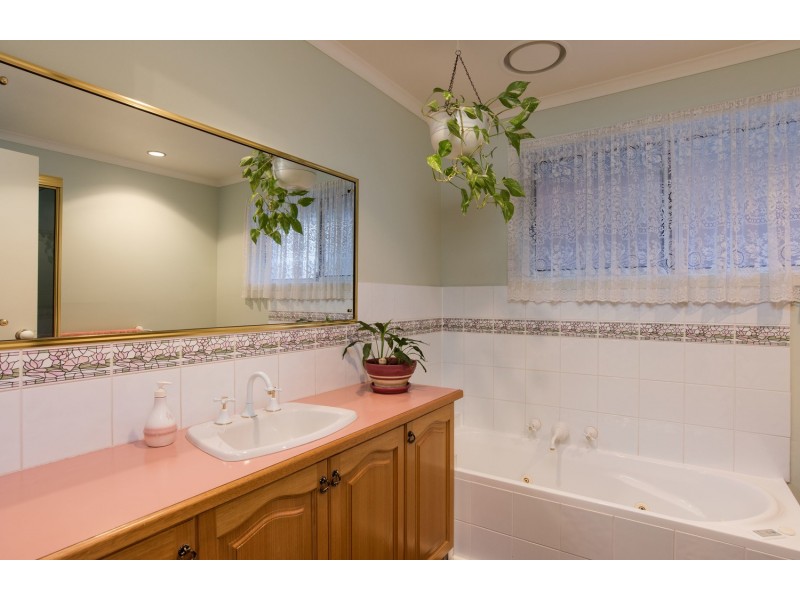 10 Kadina Court, Mooroolbark VIC 3138