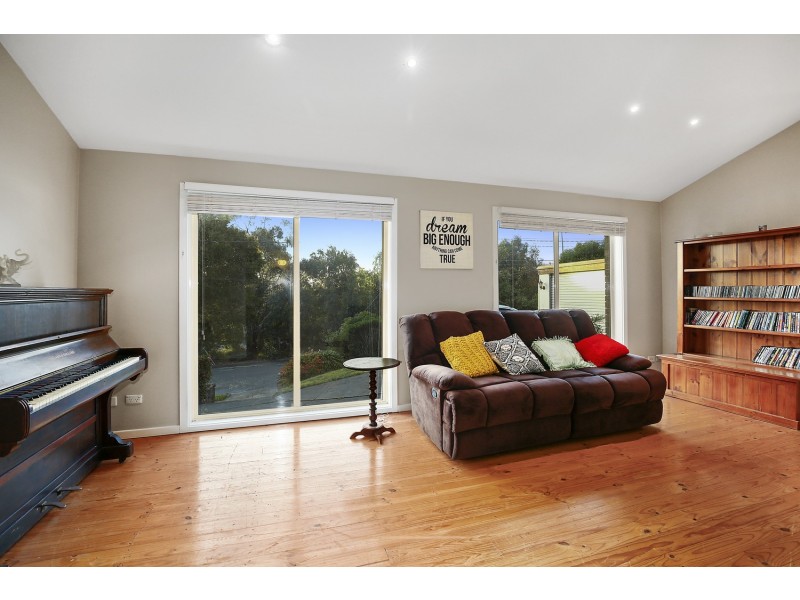 6 Edward Road, Chirnside Park VIC 3116