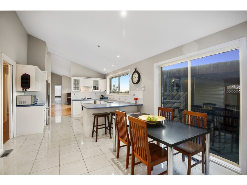 6 Edward Road, Chirnside Park VIC 3116