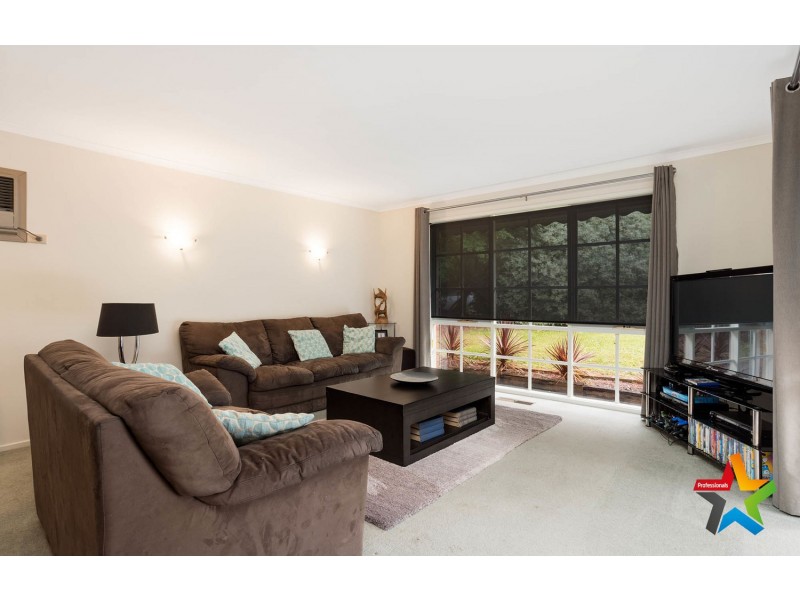 6 Blaxland Court, Mooroolbark VIC 3138