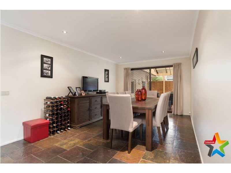 6 Blaxland Court, Mooroolbark VIC 3138