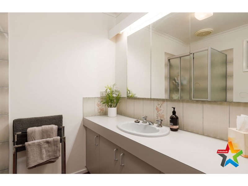 6 Blaxland Court, Mooroolbark VIC 3138