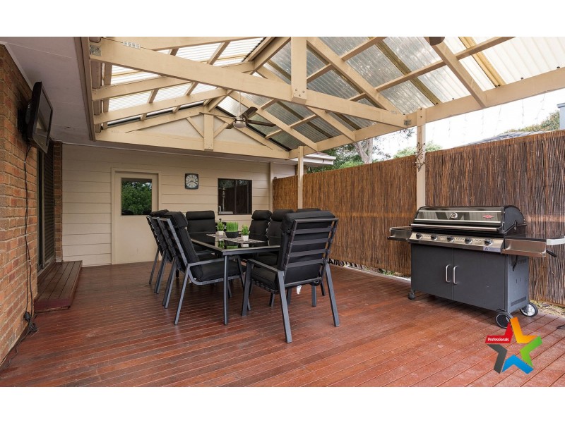 6 Blaxland Court, Mooroolbark VIC 3138