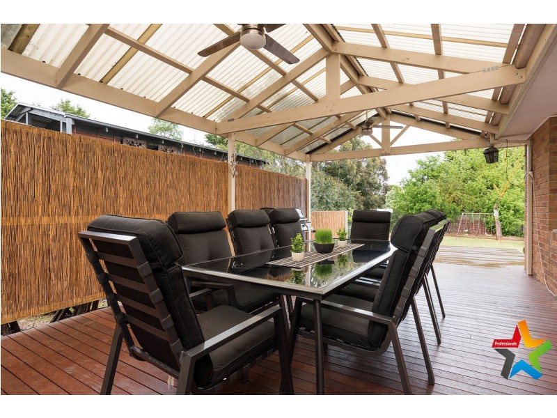 6 Blaxland Court, Mooroolbark VIC 3138