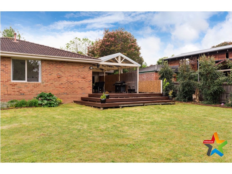 6 Blaxland Court, Mooroolbark VIC 3138