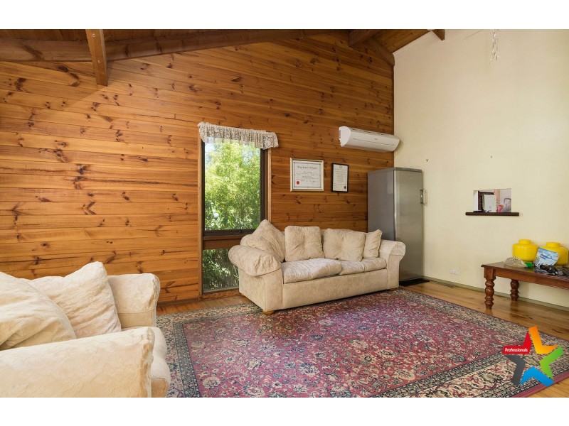 81 Commercial Road, Mount Evelyn VIC 3796