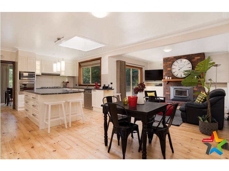 10 Doreen Court, Montrose VIC 3765