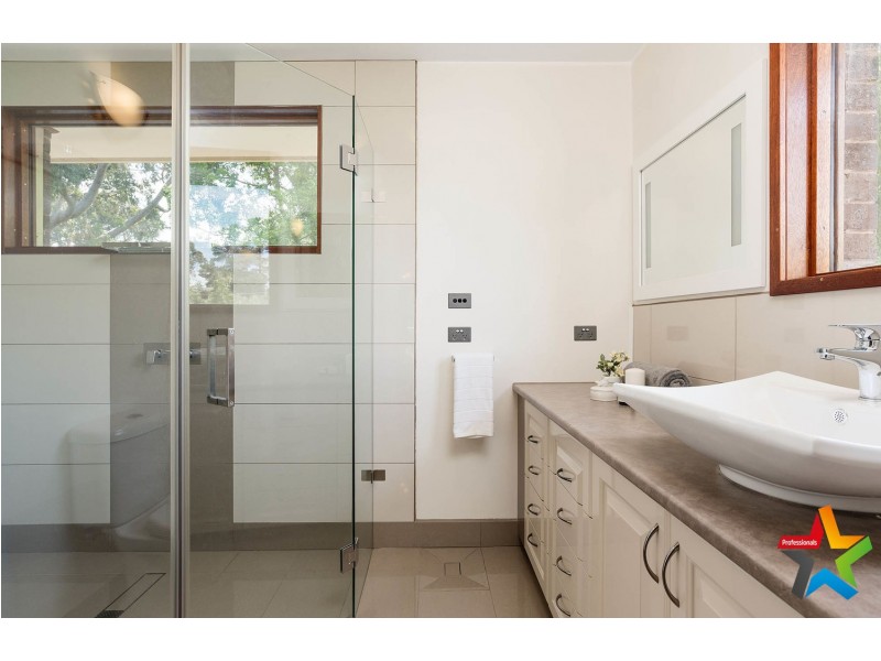 10 Doreen Court, Montrose VIC 3765