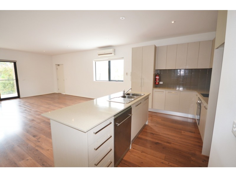 9/4 Civic Square, Croydon VIC 3136