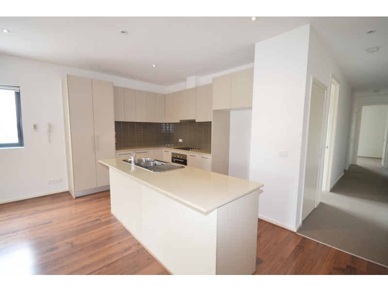 9/4 Civic Square, Croydon VIC 3136