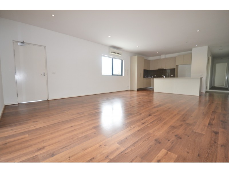 9/4 Civic Square, Croydon VIC 3136