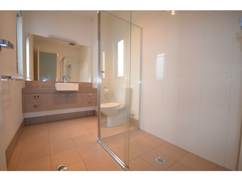 9/4 Civic Square, Croydon VIC 3136