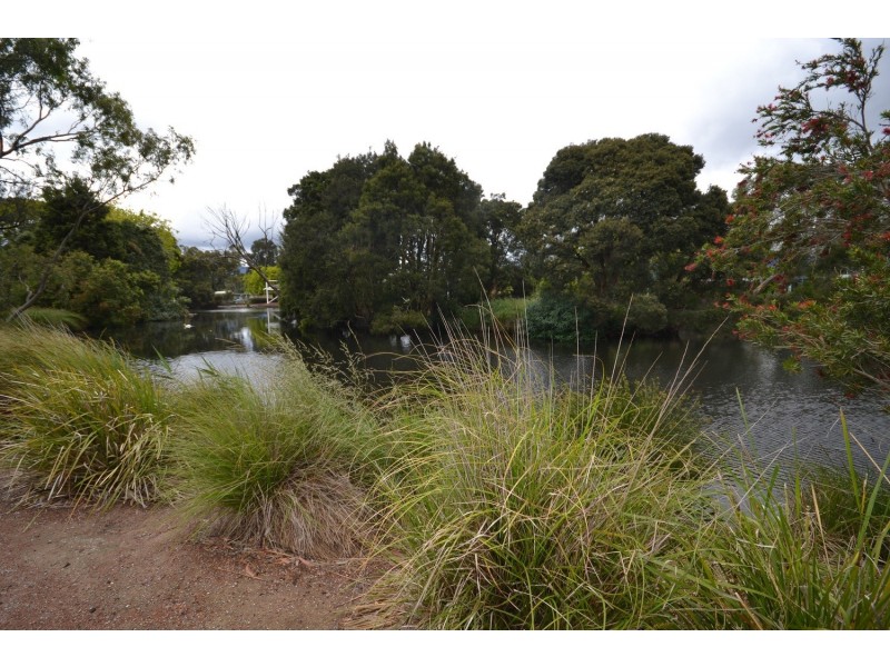 9/4 Civic Square, Croydon VIC 3136