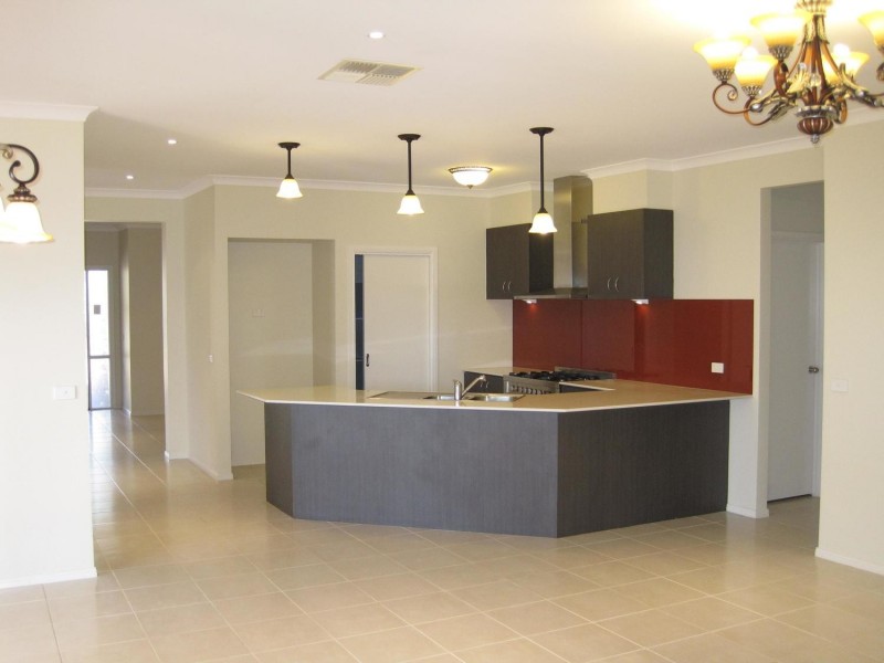 46 Tudor Drive, Mooroolbark VIC 3138