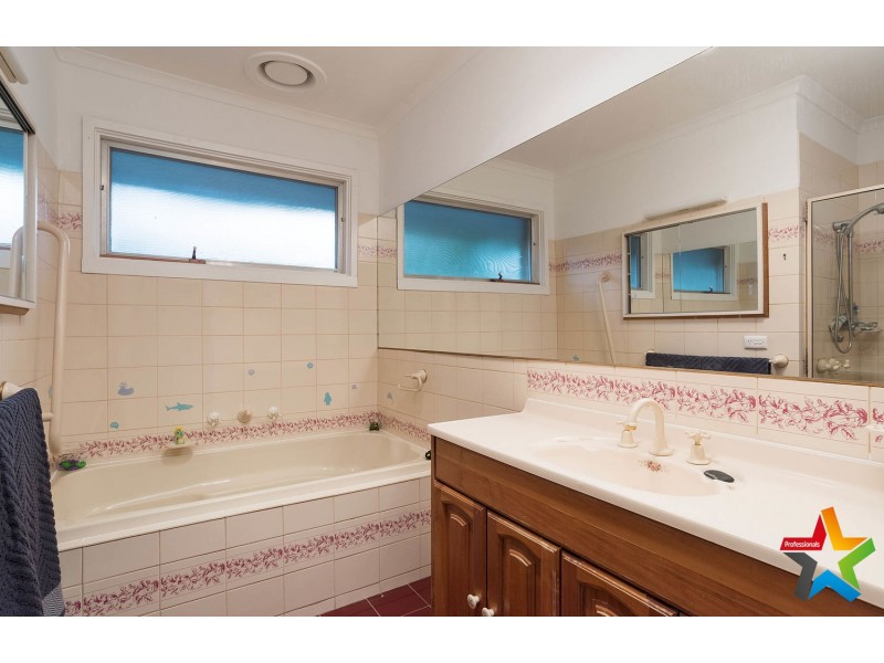 64 Fernhill Road, Mount Evelyn VIC 3796