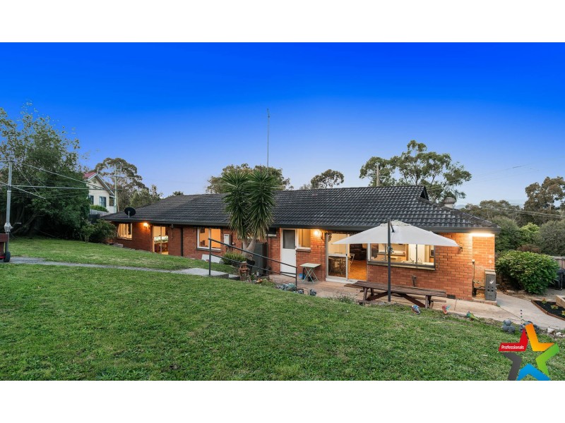 64 Fernhill Road, Mount Evelyn VIC 3796