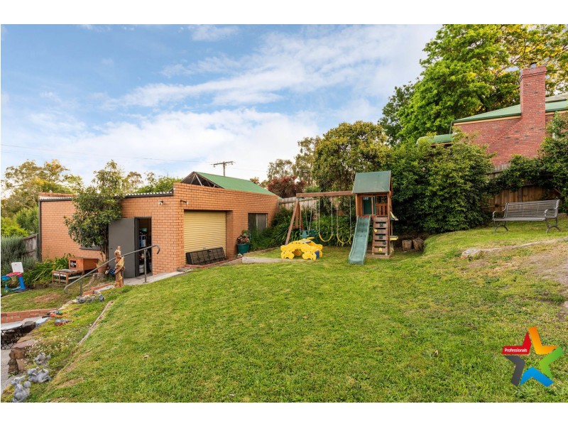 64 Fernhill Road, Mount Evelyn VIC 3796