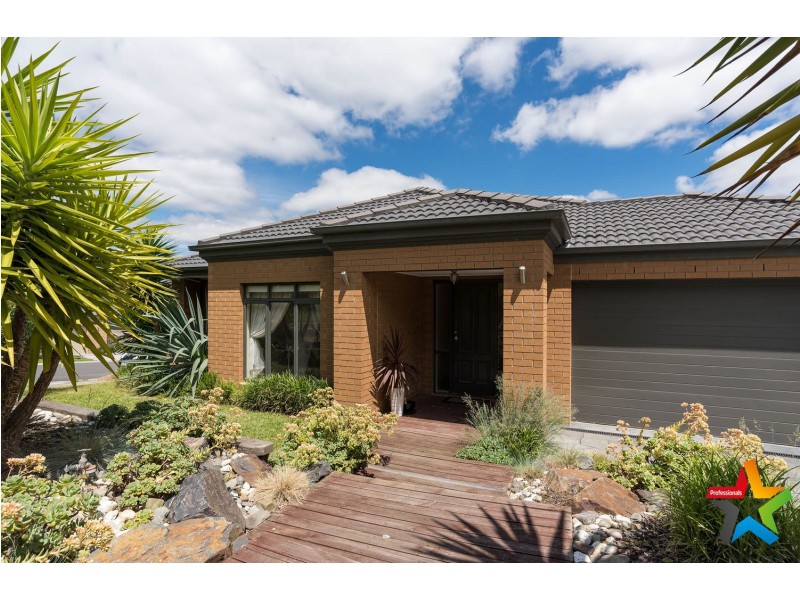 41 Valley Park Drive, Mooroolbark VIC 3138