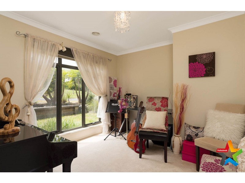 41 Valley Park Drive, Mooroolbark VIC 3138