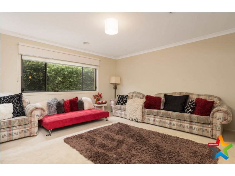 41 Valley Park Drive, Mooroolbark VIC 3138