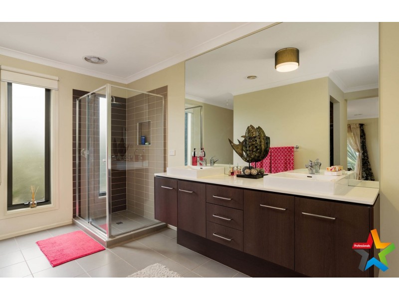 41 Valley Park Drive, Mooroolbark VIC 3138
