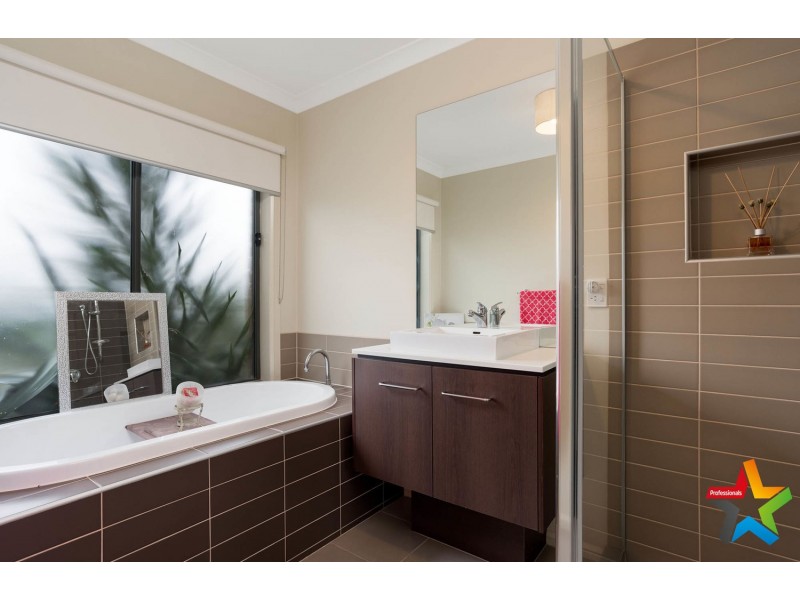 41 Valley Park Drive, Mooroolbark VIC 3138