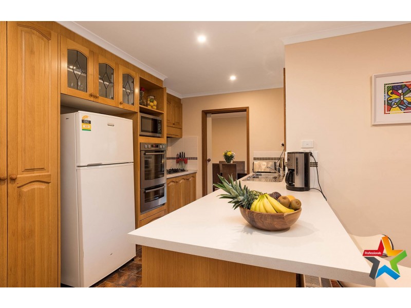 46 Zina Grove, Mooroolbark VIC 3138