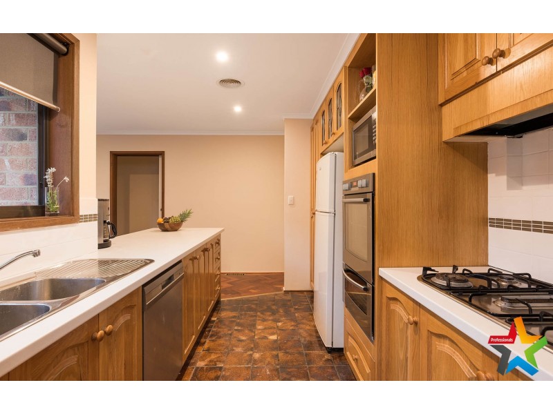 46 Zina Grove, Mooroolbark VIC 3138