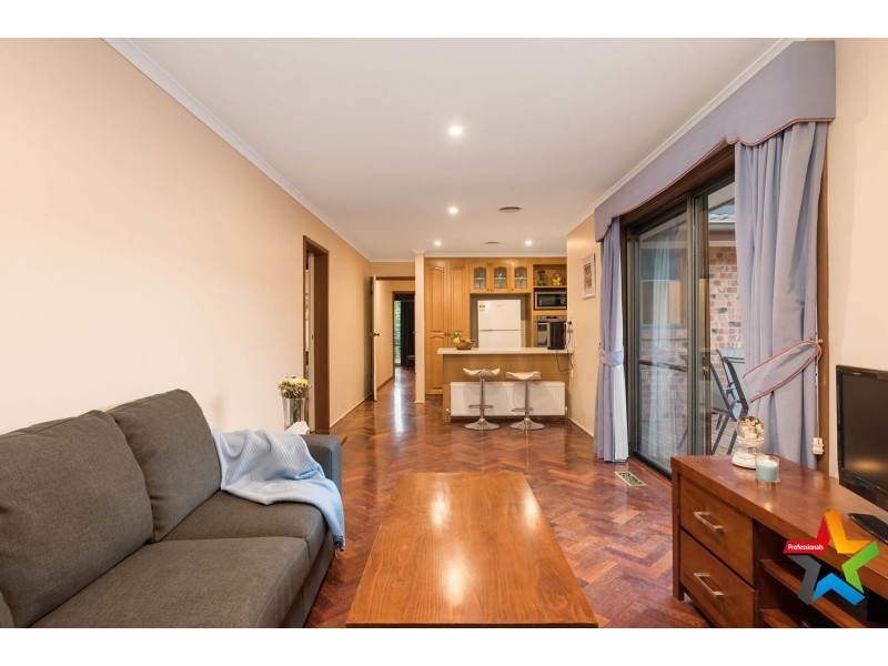 46 Zina Grove, Mooroolbark VIC 3138