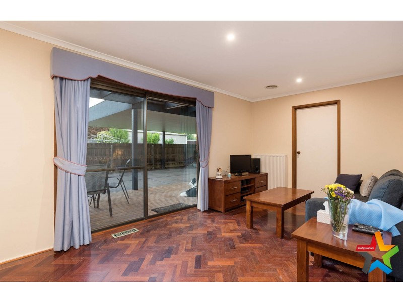 46 Zina Grove, Mooroolbark VIC 3138