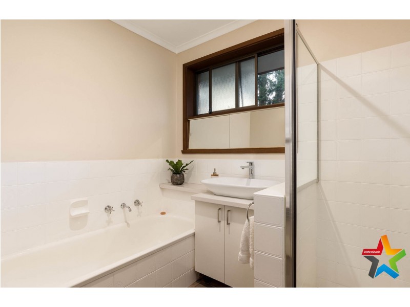 46 Zina Grove, Mooroolbark VIC 3138