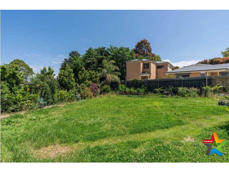 18 Liverpool Road, Kilsyth VIC 3137