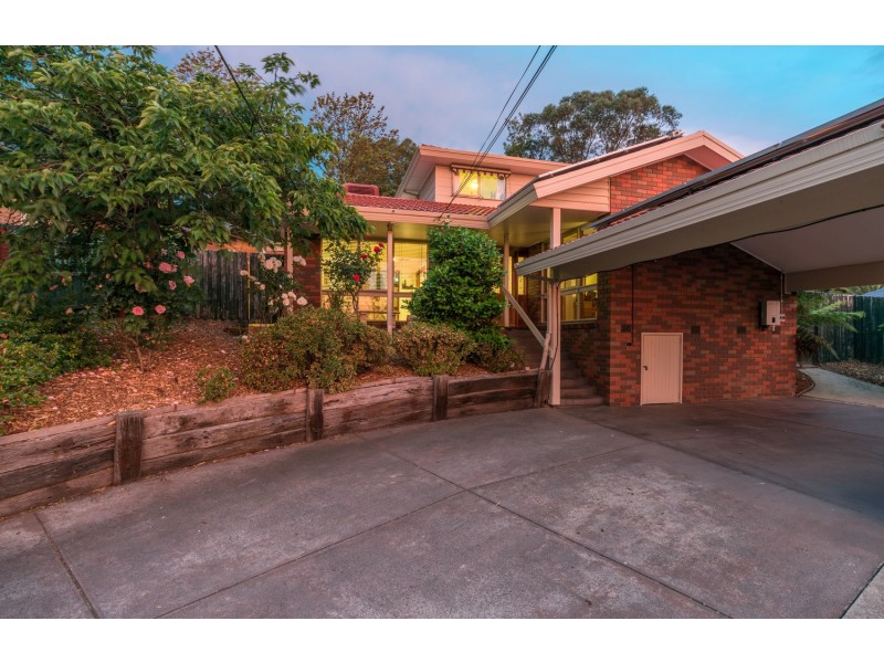 16 Meadowlark Lane, Mooroolbark VIC 3138