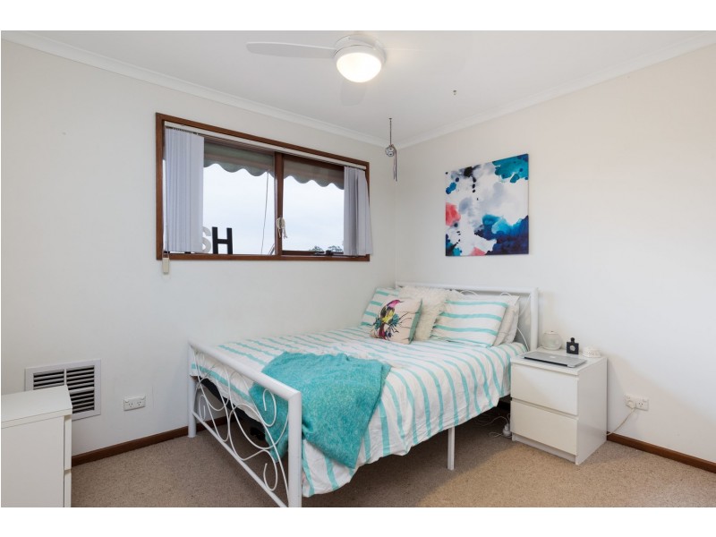 16 Meadowlark Lane, Mooroolbark VIC 3138