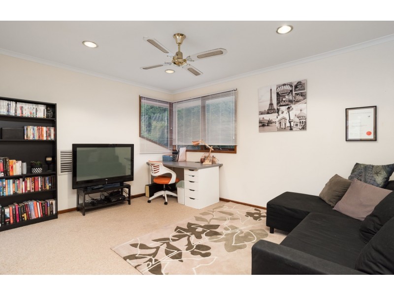 16 Meadowlark Lane, Mooroolbark VIC 3138