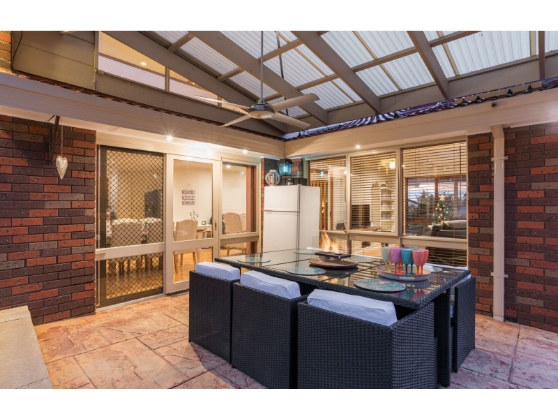 16 Meadowlark Lane, Mooroolbark VIC 3138
