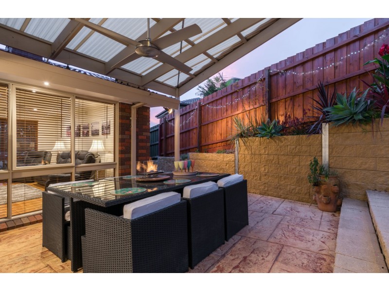 16 Meadowlark Lane, Mooroolbark VIC 3138