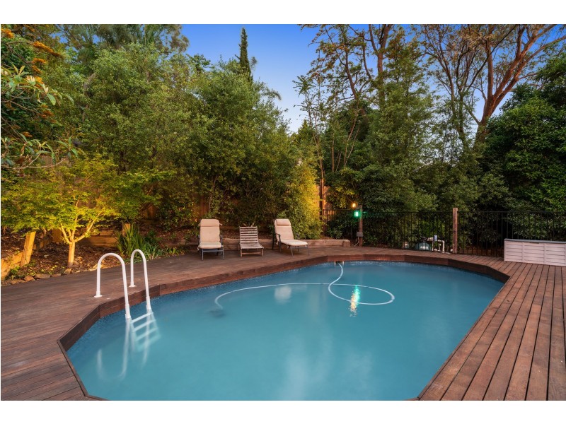 16 Meadowlark Lane, Mooroolbark VIC 3138