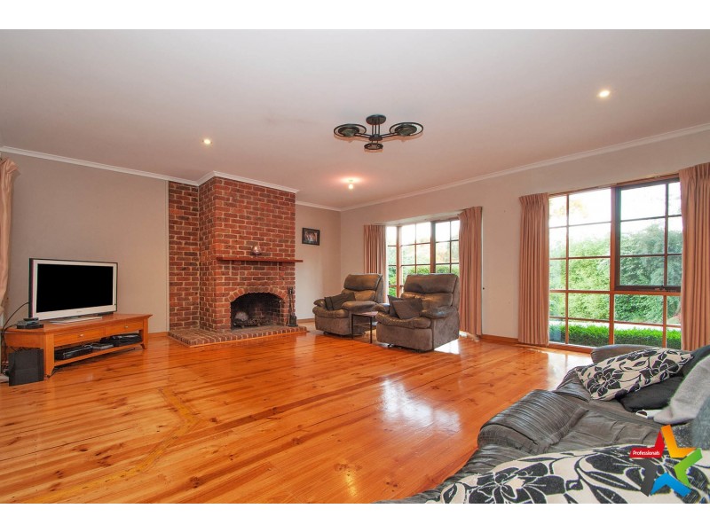 3 Dyson Court, Mooroolbark VIC 3138